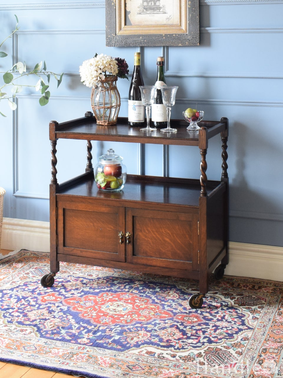 収納キャビネットが付いた便利なワゴン、イギリスから届いたアンティークのトローリーワゴン