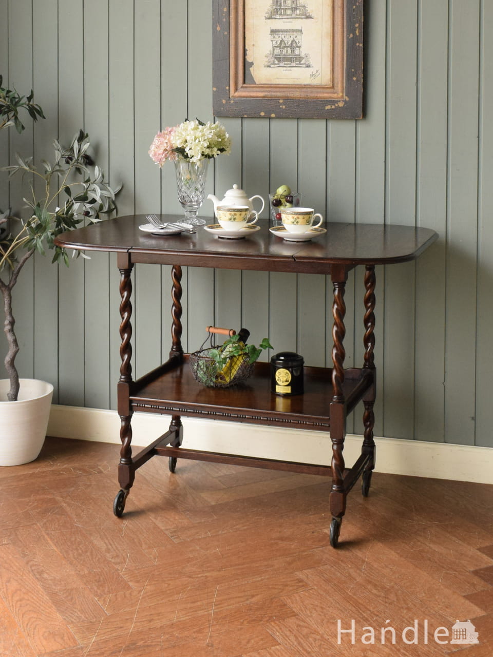伸長式の天板が便利な英国アンティークのワゴン、ツイストレッグがおしゃれなトローリー ワゴン