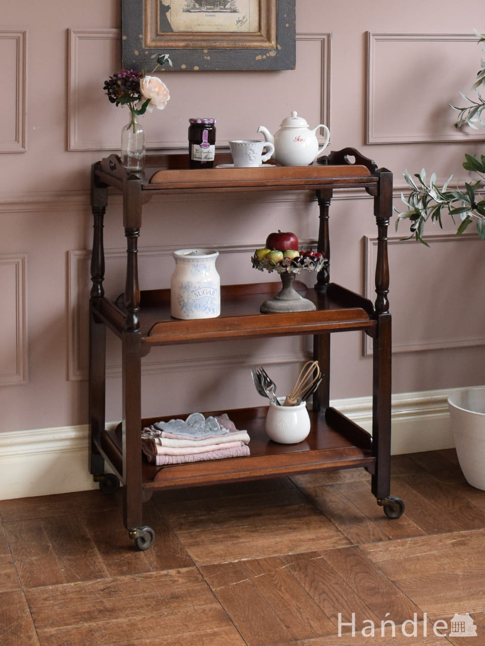 マホガニー材のおしゃれなアンティークワゴン、英国から届いたトレイ付きのトロリーワゴン