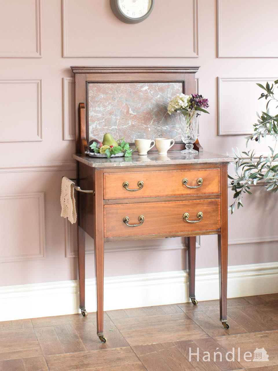 テーパードレッグの英国アンティーク家具、天然大理石が美しいウォッシュスタンド (q-3431-f)