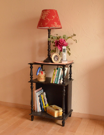 大人フレンチなアンティーク家具、ブラックペイントのサイドテーブル (x-404-f-1)