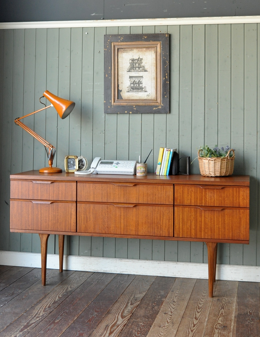 Austin Suite社製のヴィンテージ家具、シンプルモダンなサイドボード（チェスト） (x-572-f)