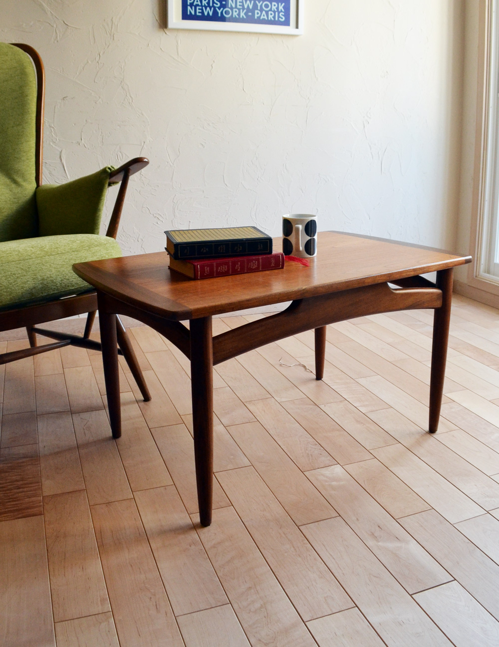 カッコいいチーク材のヴィンテージ家具、北欧スタイルのセンターテーブル