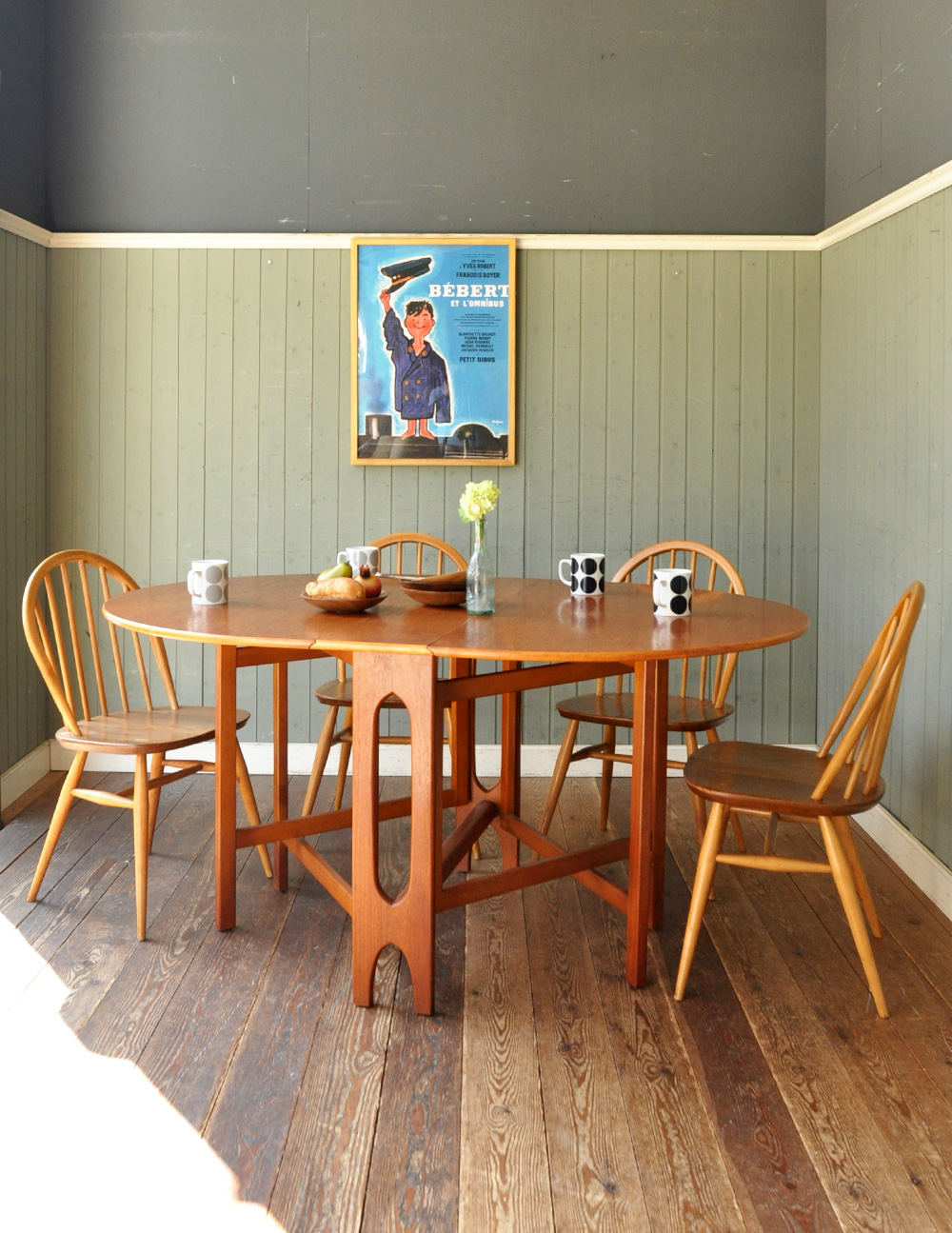 北欧スタイルのヴィンテージ家具、ドロップリーフダイニングテーブル