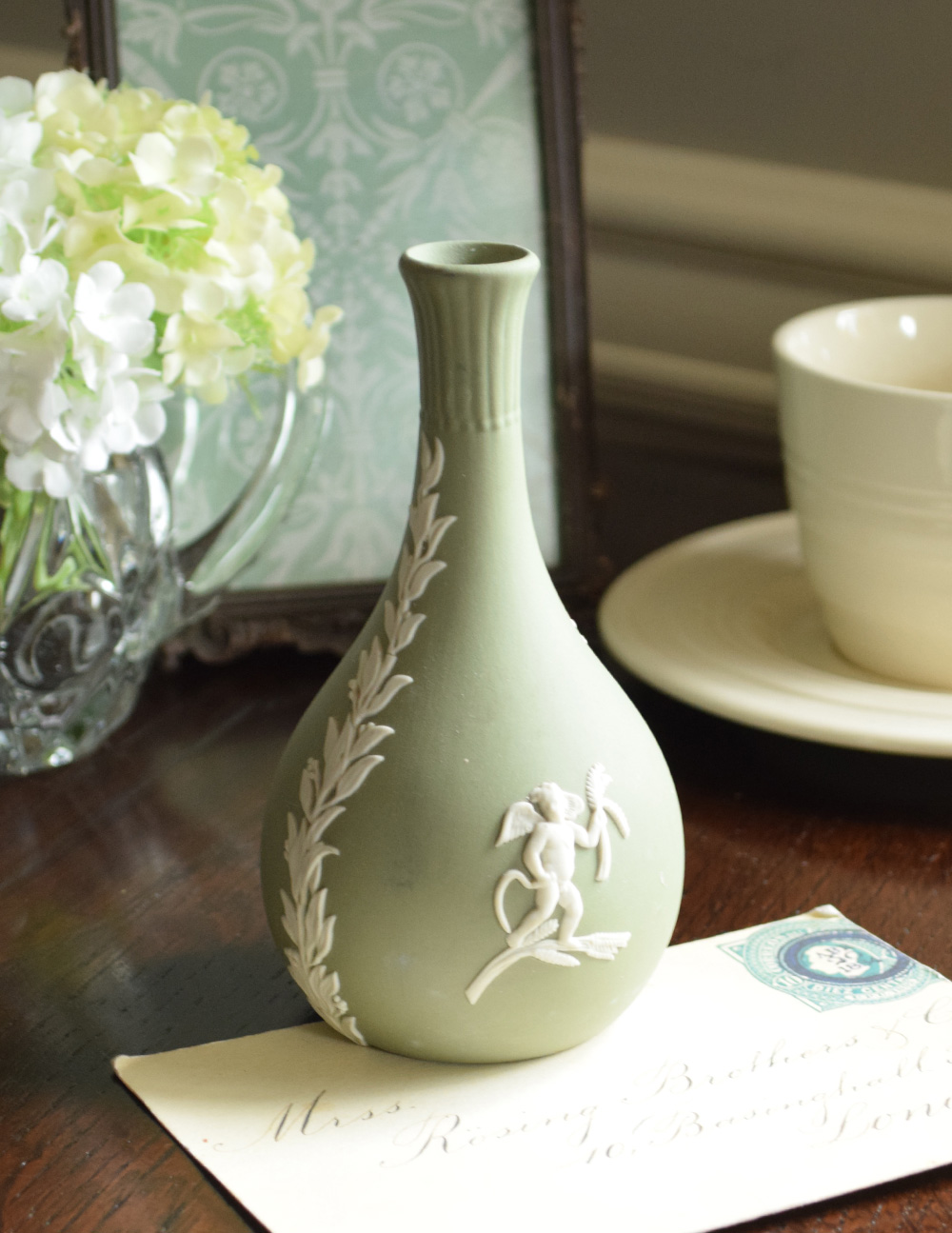 セージグリーンのアンティークジャスパーウェア、Wedgwoodの１輪挿し (x-761-z)