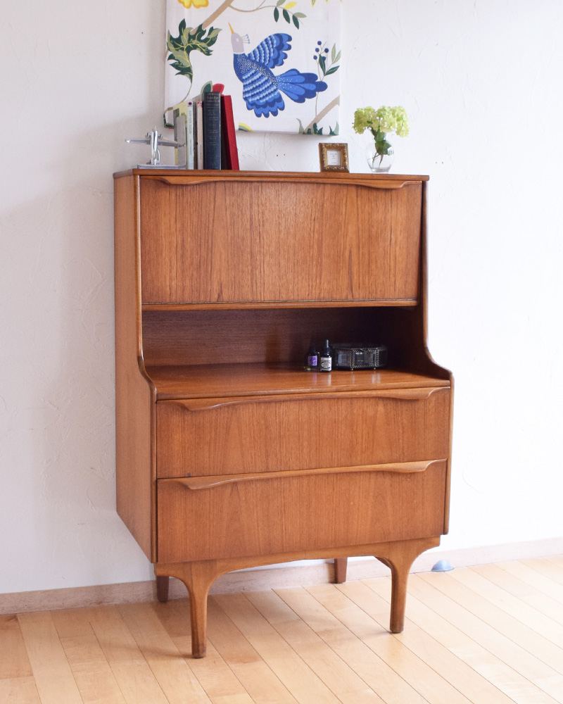 お片付けはお任せ！北欧テイストのシンプルなヴィンテージビューロー（デスク） (x-856-f)