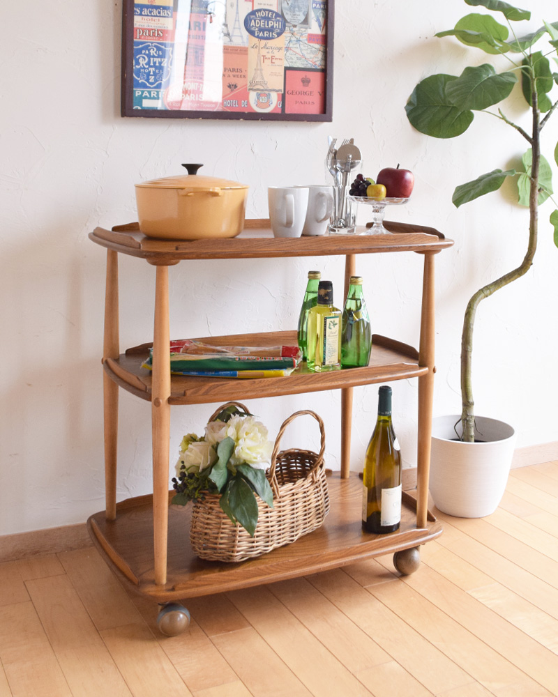 北欧デザインのヴィンテージ家具、ナチュラルなカラーのキャスター付きワゴン(ERCOL) (x-896-f)