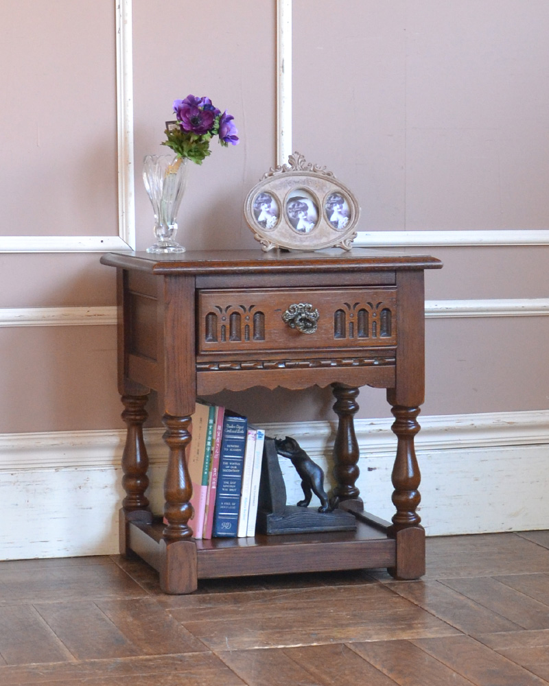 英国スタイルのアンティーク風家具、オールドチャームのランプテーブル (y-205-f)