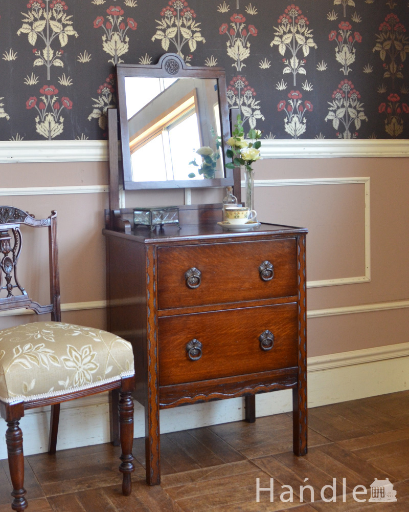 リビングにも置いて使える、コンパクトなドレッシングチェスト、アンティーク英国家具 (z-026-f)