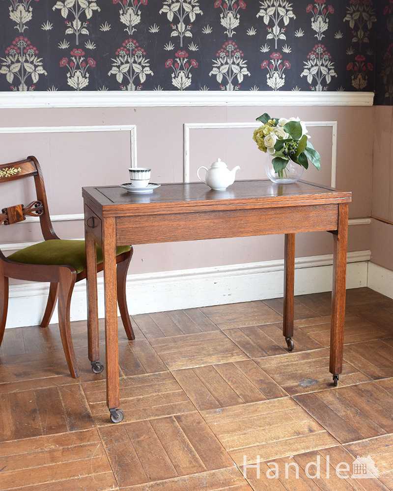 イギリス輸入のアンティーク家具、大きさが変えられて便利な伸張式テーブル（ベイキングテーブル） (z-037-f)