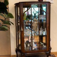 アンティークのキャビネット