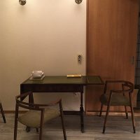 アンティークのテーブル