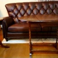 アンティークのテーブル