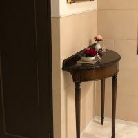 アンティークのテーブル