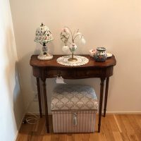 アンティークのテーブル