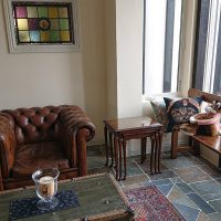 アンティークのテーブル