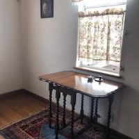 アンティークのテーブル