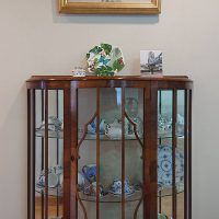 アンティークのキャビネット