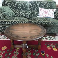 アンティークのテーブル