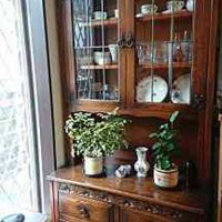 アンティークのキャビネット