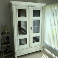 アンティークのキャビネット