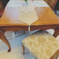 アンティークのテーブル