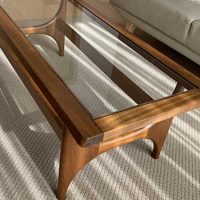 アンティークのテーブル