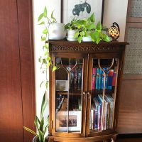 アンティークのキャビネット