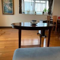 アンティークのテーブル