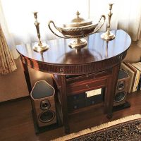 アンティークのテーブル