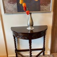 アンティークのテーブル