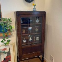 アンティークのキャビネット