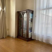 アンティーク風のキャビネット