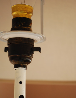 k-543-f-1 アンティークフロアランプ（ホワイト）のスイッチ