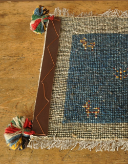 裏面はこんな感じです。(b-108) b-108 オールドギャッベのミニマット