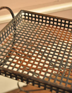 d-1032-z アンティークマガジンラックのアイアンの汚れ