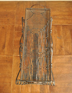 d-1032-z アンティークマガジンラックのアイアンの天板