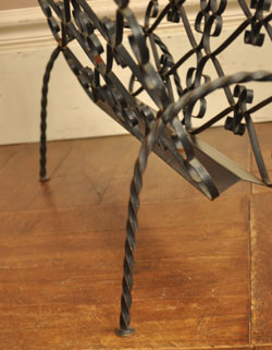 d-1032-z アンティークマガジンラックのアイアンの脚