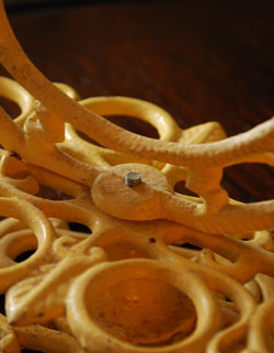 d-1082-z アンティークエッグスタンドのアップ