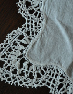 d-1134-z アンティークのドイリー中