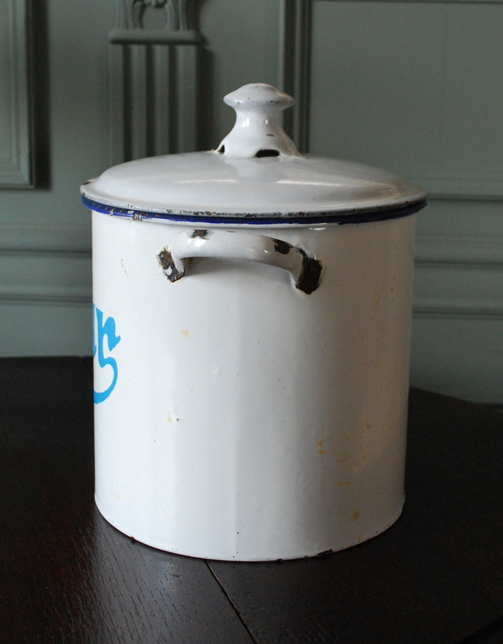 アンティーク ホーロー・アイアン製の雑貨　アンティーク雑貨　アンティークのキャニスター（Flour）フラワー缶。ハンドル付きのフラワー缶です。(d-1168-z)