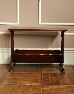 j-062-z アンティークマガジンラックの正面から