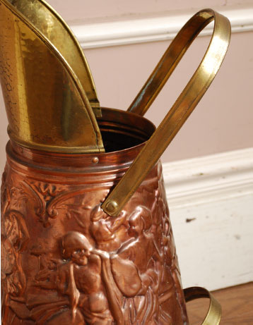 シルバーのテーブルウェア　アンティーク雑貨　真鍮と銅製のアンティーク　コールボックス　炭入れポット。美しい色のボディは銅製です。(j-097-z)