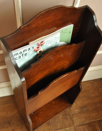 j-1024-f アンティークマガジンラックの収納