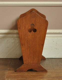 j-1034-f アンティークマガジンラックの横から