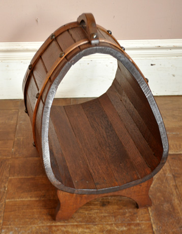 j-1141-f アンティークマガジンラックのアップ