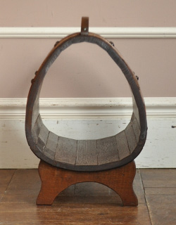 j-1141-f アンティークマガジンラックの横