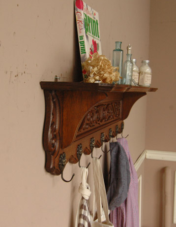 j-282-f アンティークフック付きシェルフの全体