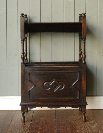 使える小さなアンティークはいかが？
アンティーク　マガジンラック