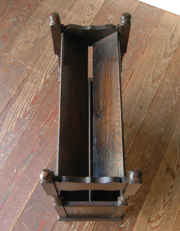 使える小さなアンティークはいかが？
アンティーク　マガジンラック